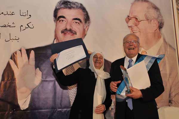 كرمت النائب بهية الحريري والشبكة المدرسية لصيدا والجوار رئيس مجلس ادارة مستشفى حمود الجامعي الدكتور غسان حمود لمناسبة اختياره من قبل الشبكة المدرسية الشخصية الريادية للعام 2012 ،