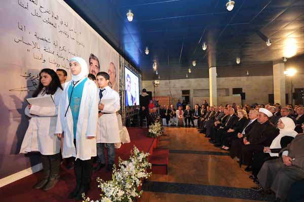 كرمت النائب بهية الحريري والشبكة المدرسية لصيدا والجوار رئيس مجلس ادارة مستشفى حمود الجامعي الدكتور غسان حمود لمناسبة اختياره من قبل الشبكة المدرسية الشخصية الريادية للعام 2012 ،