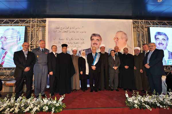 كرمت النائب بهية الحريري والشبكة المدرسية لصيدا والجوار رئيس مجلس ادارة مستشفى حمود الجامعي الدكتور غسان حمود لمناسبة اختياره من قبل الشبكة المدرسية الشخصية الريادية للعام 2012 ،