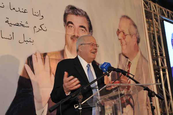 كرمت النائب بهية الحريري والشبكة المدرسية لصيدا والجوار رئيس مجلس ادارة مستشفى حمود الجامعي الدكتور غسان حمود لمناسبة اختياره من قبل الشبكة المدرسية الشخصية الريادية للعام 2012 ،