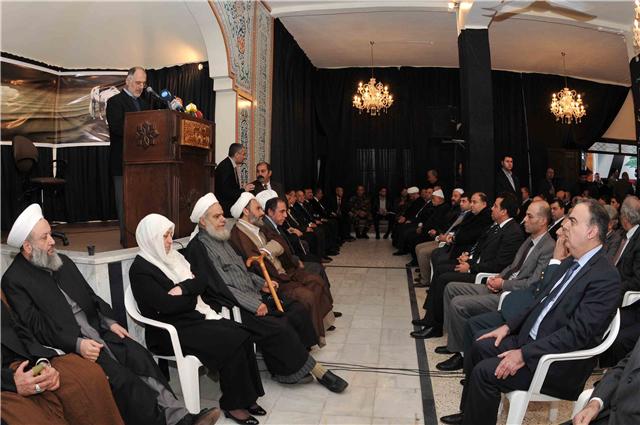 الحريري في النادي الحسيني لبلدة حناويه في قضاء صور خلال مشاركتها في الحفل التأبيني الذي اقيم لضحايا الطائرة الاثيوبية المنكوبة من ابناء البلدة " حسن وعلي تاج الدين وعفيف كرشت "، بعدما قدمت التعازي الى عائلاتهم 