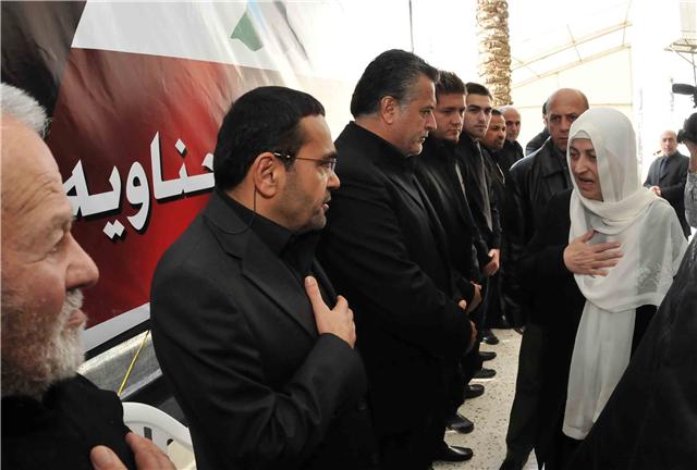 الحريري في النادي الحسيني لبلدة حناويه في قضاء صور خلال مشاركتها في الحفل التأبيني الذي اقيم لضحايا الطائرة الاثيوبية المنكوبة من ابناء البلدة " حسن وعلي تاج الدين وعفيف كرشت "، بعدما قدمت التعازي الى عائلاتهم 