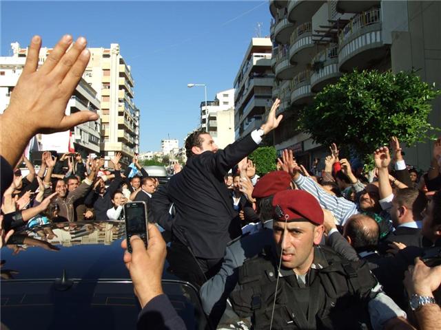 دولة الرئيس سعد الدين الحريري يحيي الحشد الكبير عند حاجز محبة لقطاع الشباب&rlm;