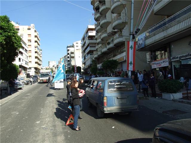  الحشد الكبير عند حاجز محبة لقطاع الشباب&rlm;