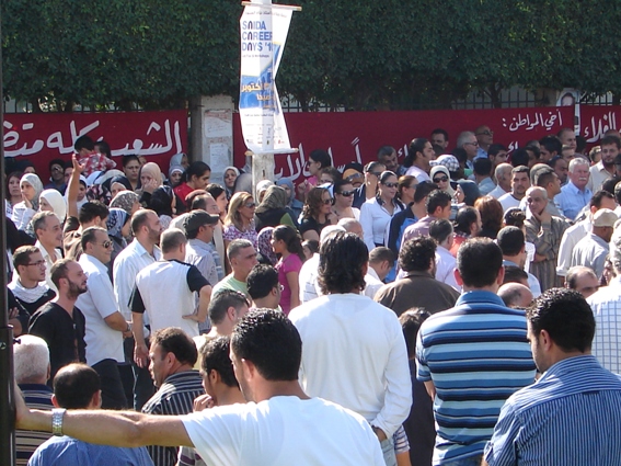 لبت حشود غفيرة من جمهور التنظيم الشعبي الناصري نداء الدكتور أسامة سعد فنزلوا عند العاشرة من صباح اليوم إلى ساحة النجمة في صيدا وشاركوا في الاعتصام ضد الغلاء والحكومة