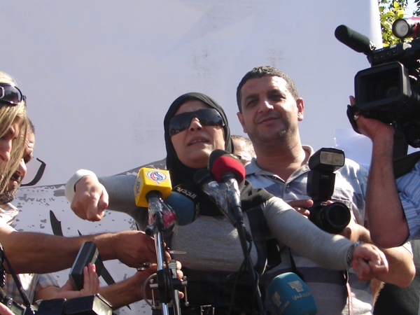 لبت حشود غفيرة من جمهور التنظيم الشعبي الناصري نداء الدكتور أسامة سعد فنزلوا عند العاشرة من صباح اليوم إلى ساحة النجمة في صيدا وشاركوا في الاعتصام ضد الغلاء والحكومة