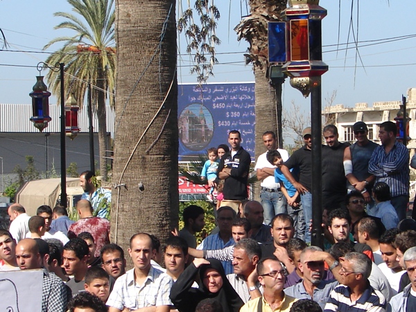 لبت حشود غفيرة من جمهور التنظيم الشعبي الناصري نداء الدكتور أسامة سعد فنزلوا عند العاشرة من صباح اليوم إلى ساحة النجمة في صيدا وشاركوا في الاعتصام ضد الغلاء والحكومة