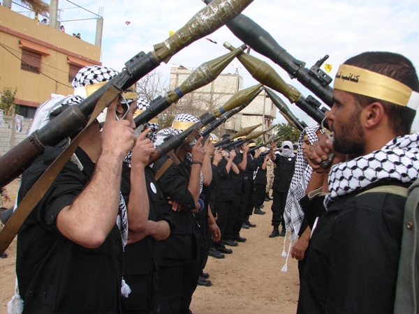 اقامت حركة فتح عرض عسكري ضخم بمناسبة الذكرى السنوية لانطلاقتها وشكل هذا العرض من مجموعة وحدات بقيادة العميد منير المقدح والقائد اللينو والقائد ابو عرب,حيث تضمن الحفل عروضات من حملة اسلحة قذائف ال B7 ورشاشات الكلشينكوف 