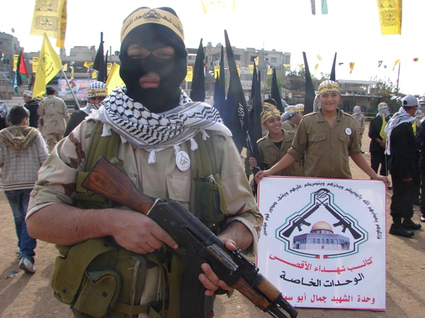 اقامت حركة فتح عرض عسكري ضخم بمناسبة الذكرى السنوية لانطلاقتها وشكل هذا العرض من مجموعة وحدات بقيادة العميد منير المقدح والقائد اللينو والقائد ابو عرب,حيث تضمن الحفل عروضات من حملة اسلحة قذائف ال B7 ورشاشات الكلشينكوف 