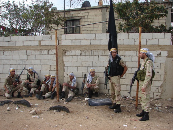 اقامت حركة فتح عرض عسكري ضخم بمناسبة الذكرى السنوية لانطلاقتها وشكل هذا العرض من مجموعة وحدات بقيادة العميد منير المقدح والقائد اللينو والقائد ابو عرب,حيث تضمن الحفل عروضات من حملة اسلحة قذائف ال B7 ورشاشات الكلشينكوف 