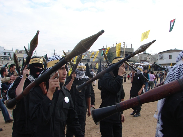 اقامت حركة فتح عرض عسكري ضخم بمناسبة الذكرى السنوية لانطلاقتها وشكل هذا العرض من مجموعة وحدات بقيادة العميد منير المقدح والقائد اللينو والقائد ابو عرب,حيث تضمن الحفل عروضات من حملة اسلحة قذائف ال B7 ورشاشات الكلشينكوف 