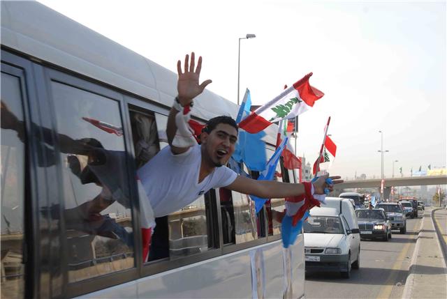 صيدا عبرت عن وفائها لإبنها الشهيد رفيق الحريري تصوير وليد عنتر