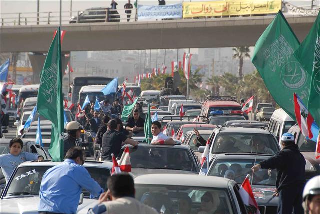 صيدا عبرت عن وفائها لإبنها الشهيد رفيق الحريري تصوير وليد عنتر