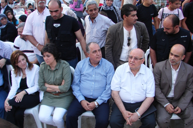 أعضاء اللائحة في الصف الأمامي قبل بدء الإشكال