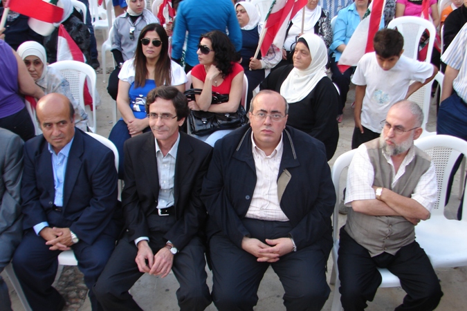 أعضاء اللائحة في الصف الأمامي قبل بدء الإشكال