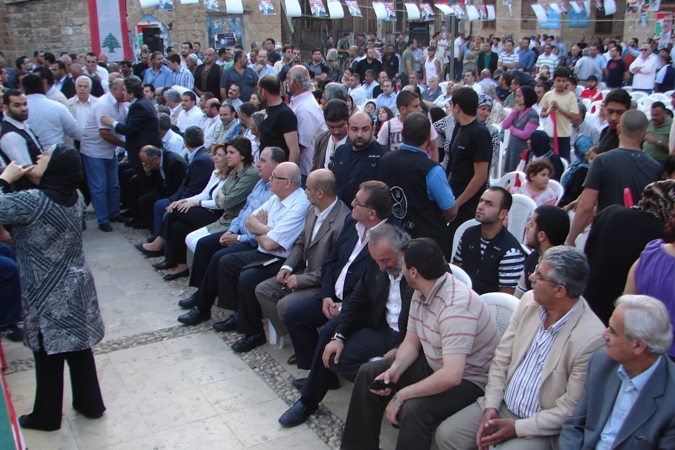 أعضاء اللائحة في الصف الأمامي قبل بدء الإشكال