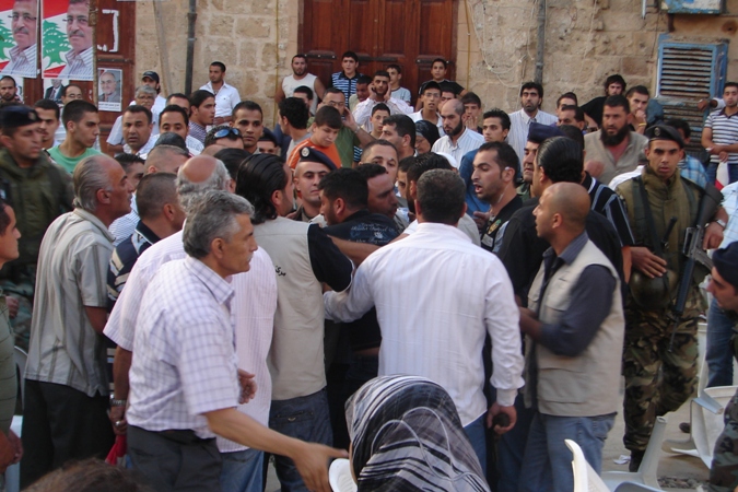 القوى الأمنية تحاصر الفاعل