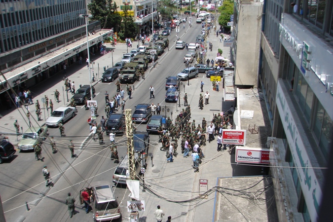 تحول شارع رياض الصلح في صيدا ظهر اليوم إلى ثكنة عسكرية بعد حصول تلاسن كاد يؤدي إلى اشتباكات بالأيدي لولا تدخل الجيش اللبناني    تصوير هلال حبلي