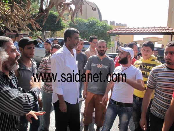 عائلة المصري تنزل الشيخ غازي حنينة من على منبره في جامع حمزة