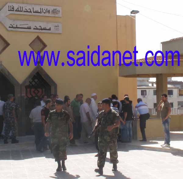 عائلة المصري تنزل الشيخ غازي حنينة من على منبره في جامع حمزة