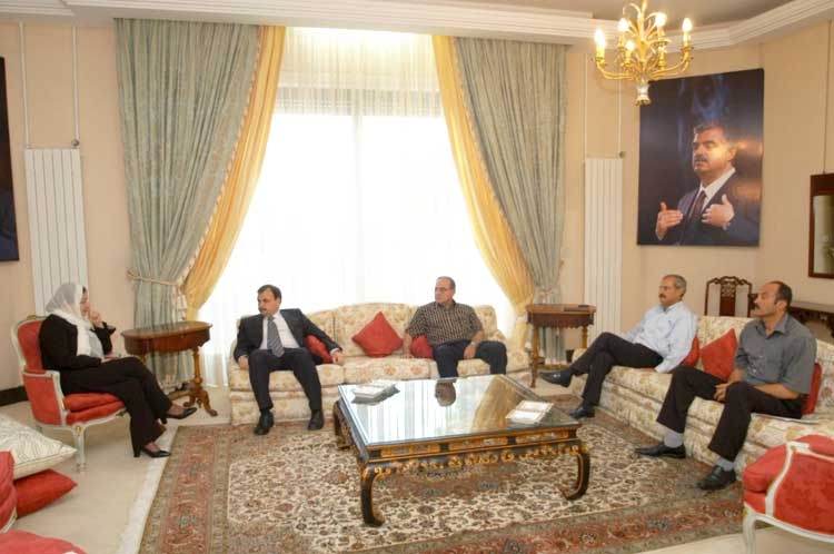 بتاريخ 3\10\2005 وبدعوة من النائب بهية الحريري شاركت أنت في هذا الإجتماع وتوجهت من البلدية إلى دارة مجدليون برفقة عضو المجلس البلدي المهندس محمود دندشلي وشارك في الإجتماع ممثل الهيئة العليا للإغاثة المهندس أحمد العلايلي والسيد محمود البعاصيري
