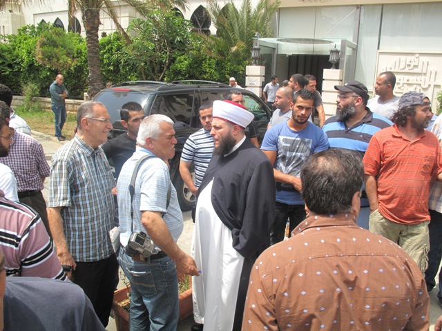 انتشار كبير للقوى الأمنية والجيش اللبناني في دار الإفتاء نصار مازال معتصما طالبا الدخول تصوير هلال حبلي